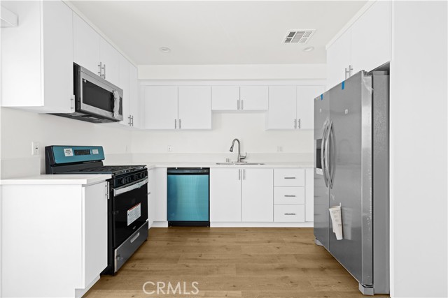 Detail Gallery Image 10 of 20 For 5216 Auckland Ave, North Hollywood,  CA 91601 - 4 Beds | 4/1 Baths