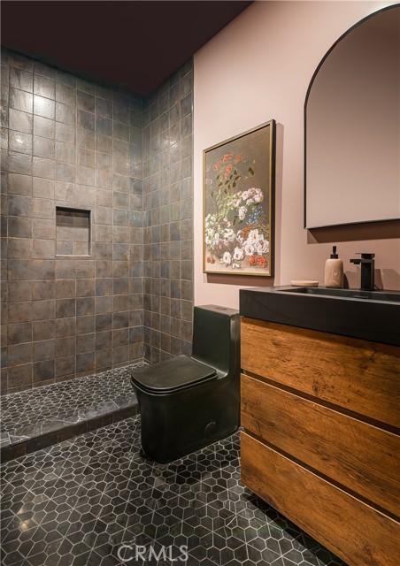 Detail Gallery Image 35 of 65 For 15719 Hartsook St, Encino,  CA 91436 - 4 Beds | 4/1 Baths