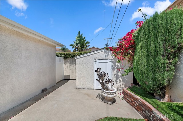 1825 Leola Street, Lomita CA: https://media.crmls.org/medias/c7e15a25-587d-44fc-af2c-a4793f11d37c.jpg