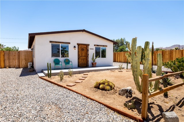 Detail Gallery Image 1 of 20 For 61919 El Reposo Cir, Joshua Tree,  CA 92252 - 2 Beds | 2 Baths