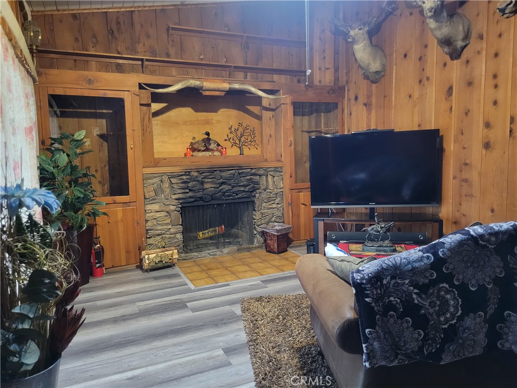 https://media.crmls.org/medias/c7e360d1-2a6d-4369-a9a7-4c71ca6e1d7f.jpg?preset=X-Large