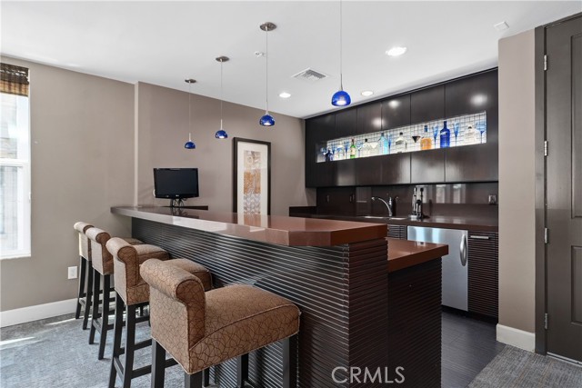 300 E 4th Street, Long Beach CA: https://media.crmls.org/medias/c7e40615-4b42-4e44-b683-e3fd8946661e.jpg