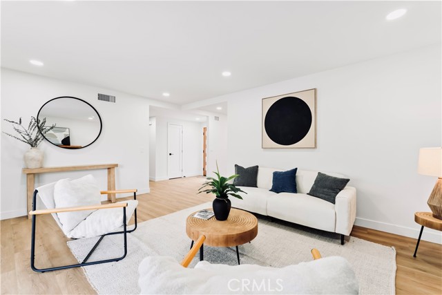 2514 S Rita Way, Santa Ana CA: https://media.crmls.org/medias/c7e5013f-39f7-4ddb-b328-bc3716b3fb88.jpg