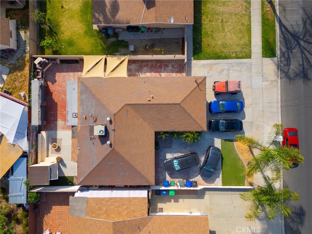 https://media.crmls.org/medias/c7e5497e-3e82-424a-810f-2700c4ea1328.jpg?preset=X-Large