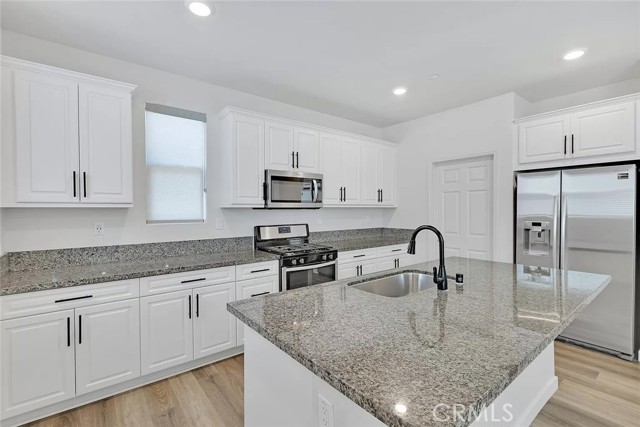 Detail Gallery Image 3 of 20 For 14700 Sherman, Van Nuys,  CA 91405 - 4 Beds | 3/1 Baths