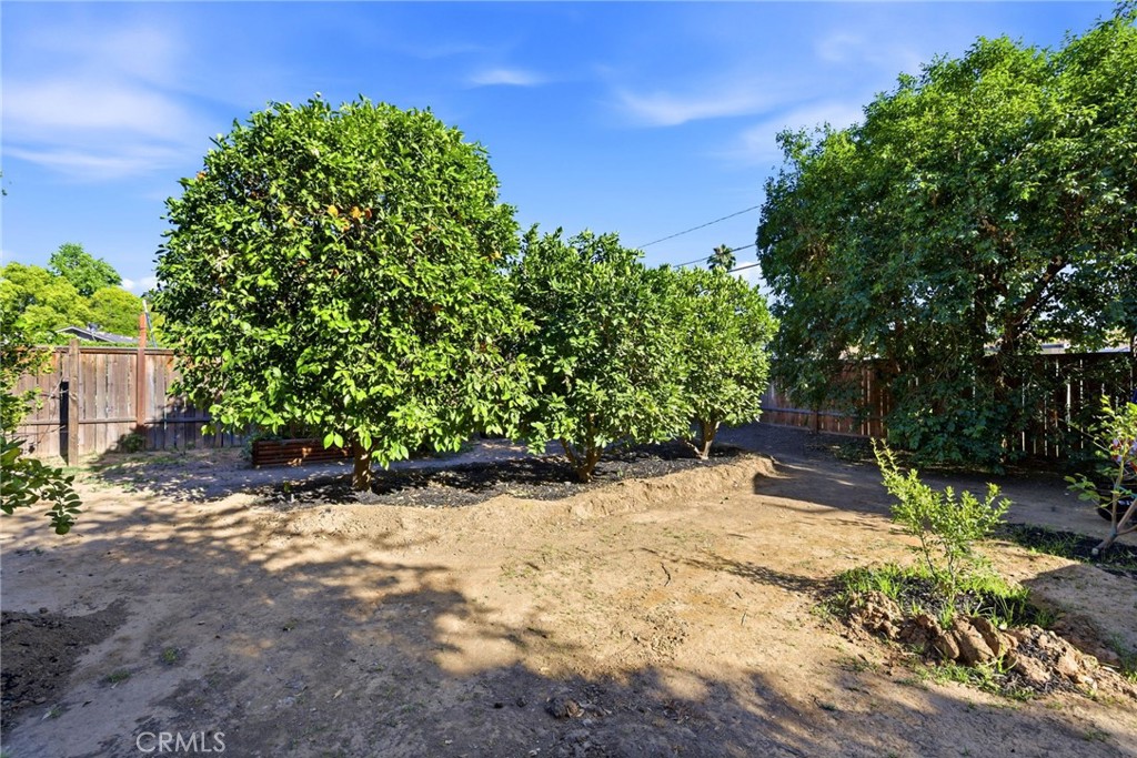 https://media.crmls.org/medias/c7e65095-3fcf-4c89-aebf-b13498ea7b81.jpg?preset=X-Large
