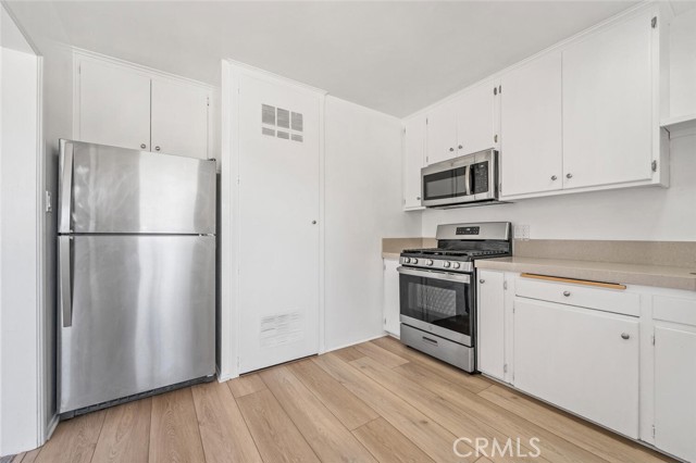 Detail Gallery Image 7 of 24 For 350 Y Pl #D,  Laguna Beach,  CA 92651 - 1 Beds | 1 Baths