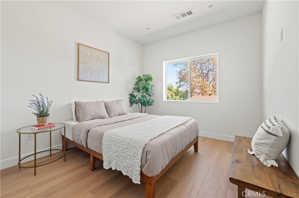 MLS #OC25253896 image #21