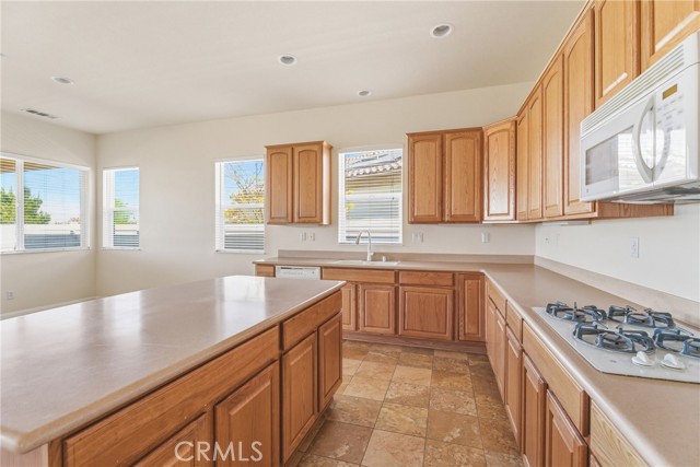 Detail Gallery Image 13 of 42 For 19300 Macklin, Apple Valley,  CA 92308 - 2 Beds | 2/1 Baths