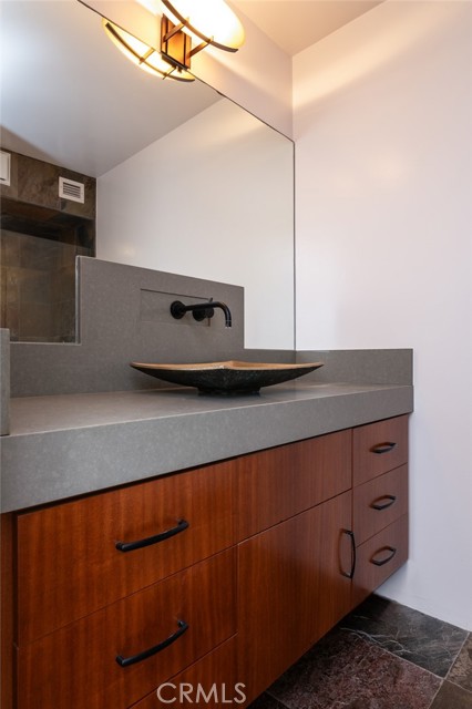 222 Monterey Road, Glendale CA: https://media.crmls.org/medias/c7e6f4cc-2830-4354-8410-36177238f069.jpg