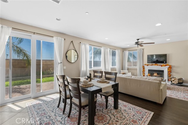 5381 Campania Way, Fontana CA: https://media.crmls.org/medias/c7e752e2-1c3f-4dbd-966c-6bfa74b0962f.jpg