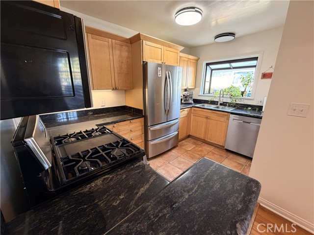 Detail Gallery Image 10 of 42 For 3989 Coolidge, Los Angeles,  CA 90066 - 3 Beds | 2 Baths