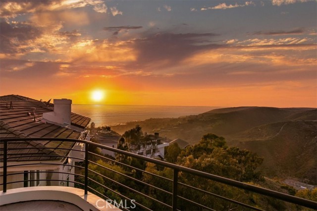 Detail Gallery Image 10 of 53 For 1425 Skyline, Laguna Beach,  CA 92651 - 4 Beds | 3/1 Baths