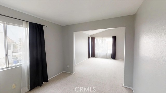 Detail Gallery Image 5 of 9 For 2421 W Calle Celeste Dr, Rialto,  CA 92377 - 5 Beds | 3 Baths