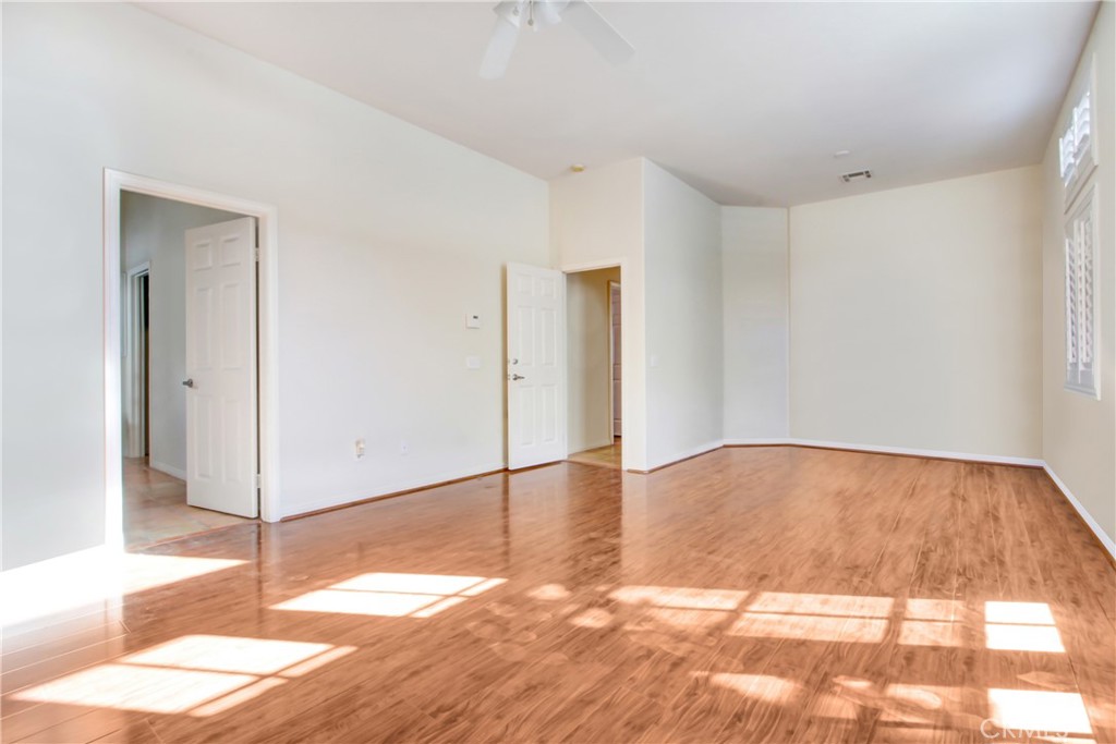 https://media.crmls.org/medias/c7e89fa5-5c50-415e-a820-0124f67739d5.jpg?preset=X-Large