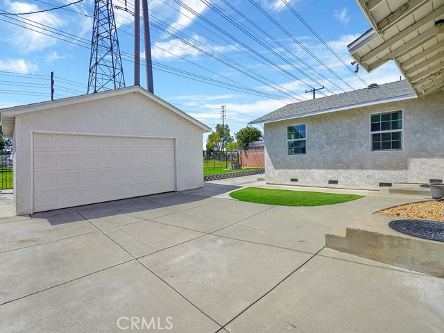 Detached Garage