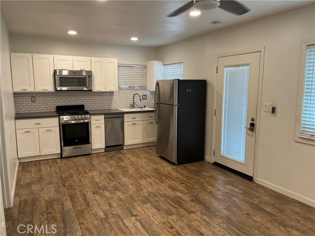 3114 washington Boulevard, Venice CA: https://media.crmls.org/medias/c7e9d88b-aeb0-4450-a583-5762c5a99a9e.jpg