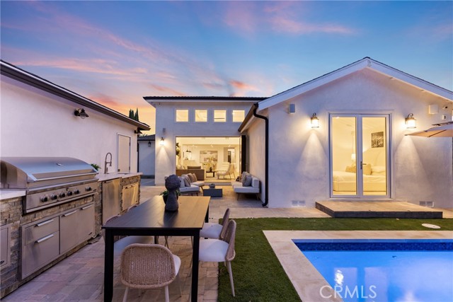 Detail Gallery Image 28 of 32 For 12947 La Maida St, Sherman Oaks,  CA 91423 - 4 Beds | 3 Baths