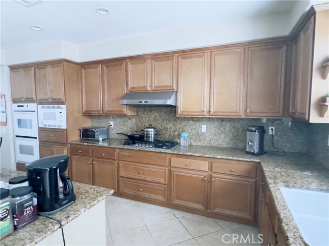 12393 Meritage Court, Rancho Cucamonga CA: https://media.crmls.org/medias/c7eb9378-e33e-472c-ae02-55a4f916c168.jpg