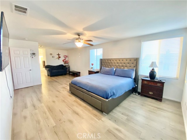 12564 Mesa Street, Victorville CA: https://media.crmls.org/medias/c7ebc99a-b2f6-48db-b6e0-67c130f6863f.jpg