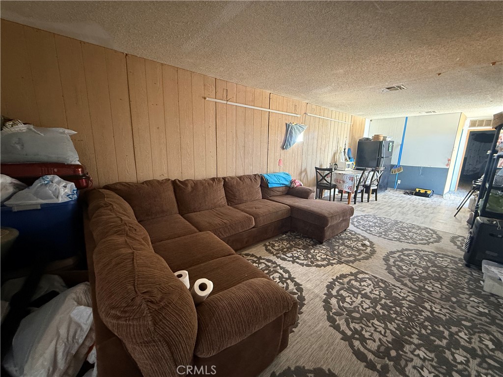 https://media.crmls.org/medias/c7eceb1c-6b1a-4627-8176-17672f4de7ee.jpg?preset=X-Large