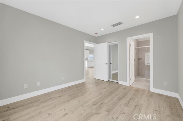 1055 Allen Avenue, Glendale CA: https://media.crmls.org/medias/c7ed3afa-c3b1-45e4-b6bc-35119faa4b3c.jpg