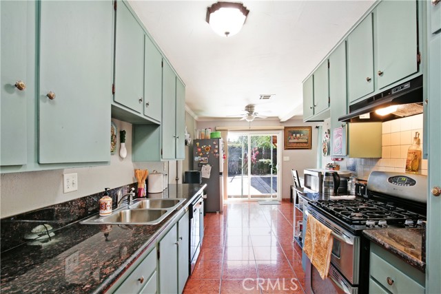 Detail Gallery Image 9 of 34 For 1127 Placid Dr, Corona,  CA 92878 - 4 Beds | 2 Baths