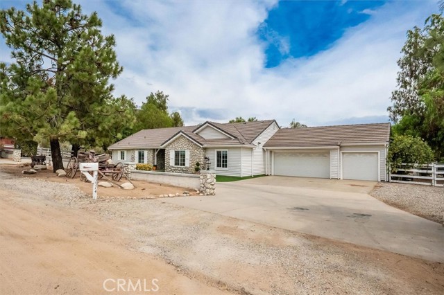 Detail Gallery Image 4 of 66 For 33314 Pewter Rd, Agua Dulce,  CA 91390 - 4 Beds | 2 Baths