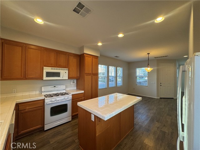 Detail Gallery Image 6 of 59 For 22327 Blue Lupine, Grand Terrace,  CA 92313 - 3 Beds | 2/1 Baths