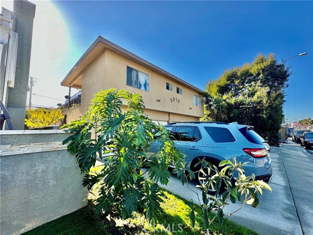 Detail Gallery Image 1 of 15 For 2010 Manhattan Beach Bld #B,  Redondo Beach,  CA 90278 - 2 Beds | 2 Baths