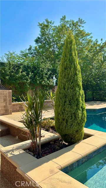5433 Beeler Avenue, Woodland Hills CA: https://media.crmls.org/medias/c7f01b71-25de-4e57-9463-a7824527c2bf.jpg