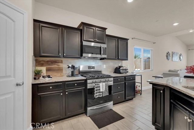 2454 W Mallard Lane, Hanford CA: https://media.crmls.org/medias/c7f04ff4-dc97-4e86-8682-7993f91d8f02.jpg
