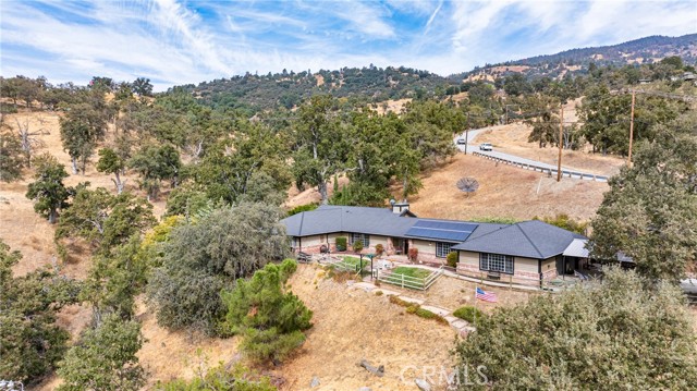 Detail Gallery Image 3 of 50 For 24601 Deertrail Dr, Tehachapi,  CA 93561 - 5 Beds | 4 Baths