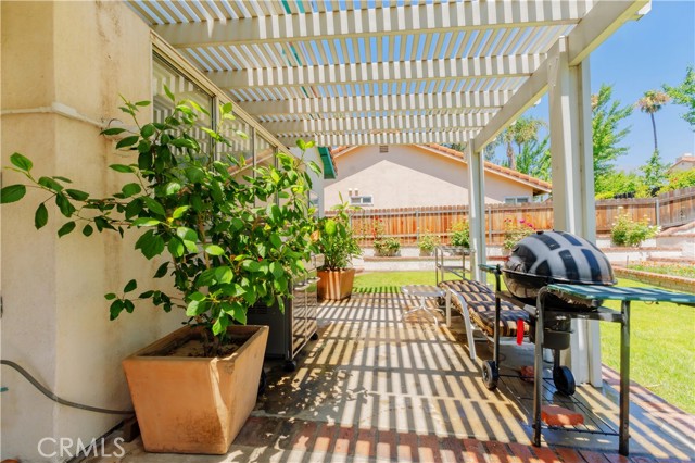 13674 Bennington Court, Fontana CA: https://media.crmls.org/medias/c7f135af-fe49-4fe4-afde-505e80da733e.jpg