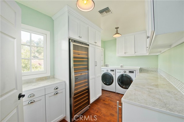 Detail Gallery Image 31 of 54 For 22757 Plummer St, Chatsworth,  CA 91311 - 3 Beds | 3 Baths