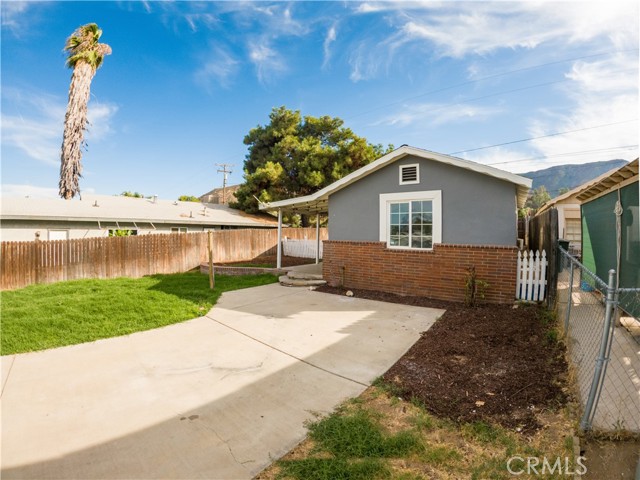 Detail Gallery Image 2 of 18 For 17613 Sutherland Ave, Lake Elsinore,  CA 92530 - 2 Beds | 1 Baths