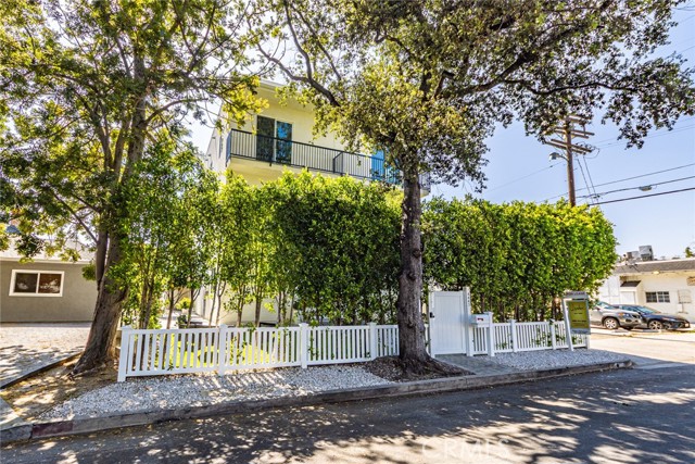 Detail Gallery Image 2 of 34 For 4445 Auckland Avenue, Toluca Lake,  CA 91602 - 4 Beds | 3 Baths