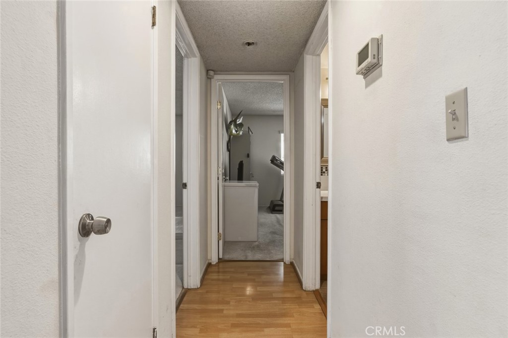 https://media.crmls.org/medias/c7f34570-d38a-4460-a53e-620ddbdc684a.jpg?preset=X-Large