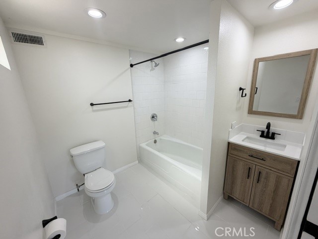 https://media.crmls.org/medias/c7f34f0a-f93f-451f-a66b-b1a86cc870fe.jpg?preset=X-Large