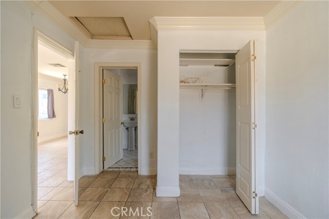 Detail Gallery Image 4 of 26 For 1521 Grismer Ave, Burbank,  CA 91504 - 2 Beds | 2 Baths