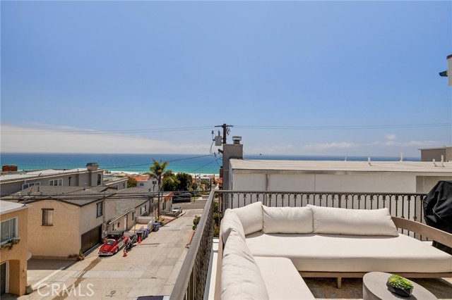 319 24th Street, Manhattan Beach, California 90266, 3 Bedrooms Bedrooms, ,3 BathroomsBathrooms,Residential,For Sale,24th,SB24126551