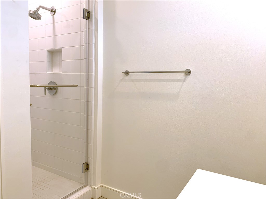 https://media.crmls.org/medias/c7f3d93e-ca0c-4a11-b10d-4b39801d5f59.jpg?preset=X-Large