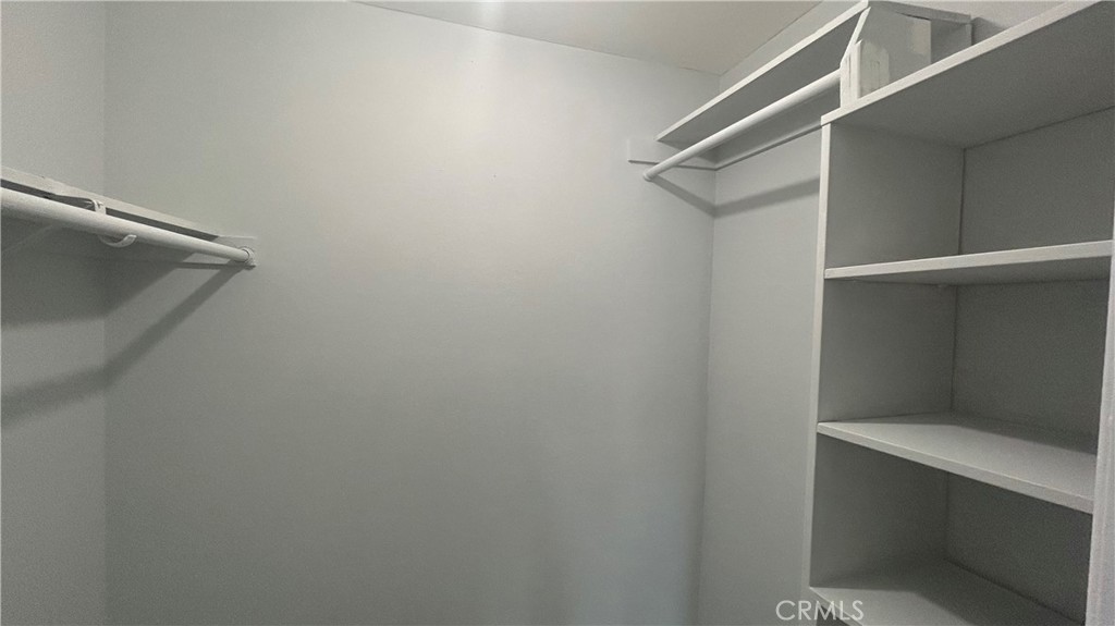 https://media.crmls.org/medias/c7f5616a-78bc-4139-af5a-95aaf18c178b.jpg?preset=X-Large