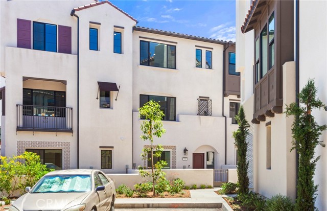 150 Bridle Drive, Burbank CA: https://media.crmls.org/medias/c7f648d3-4887-49df-9859-515807186b4a.jpg