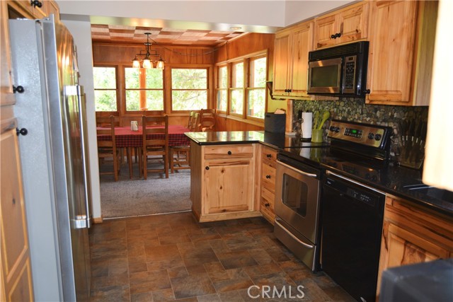 39162 Manzanita, Bass Lake CA: https://media.crmls.org/medias/c7f688f2-9d50-47a2-ae52-c2c8239bb734.jpg