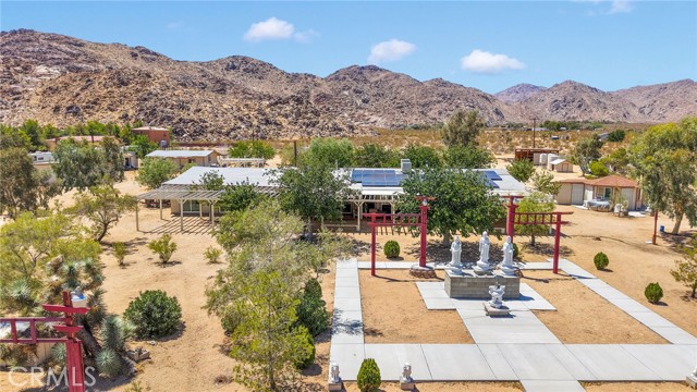 Detail Gallery Image 1 of 63 For 12660 Ivanhoe Rd, Lucerne Valley,  CA 92356 - 4 Beds | 3 Baths