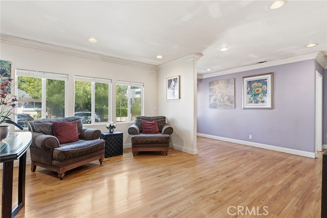 Detail Gallery Image 4 of 36 For 21904 Galvez, Woodland Hills,  CA 91364 - 3 Beds | 3/1 Baths