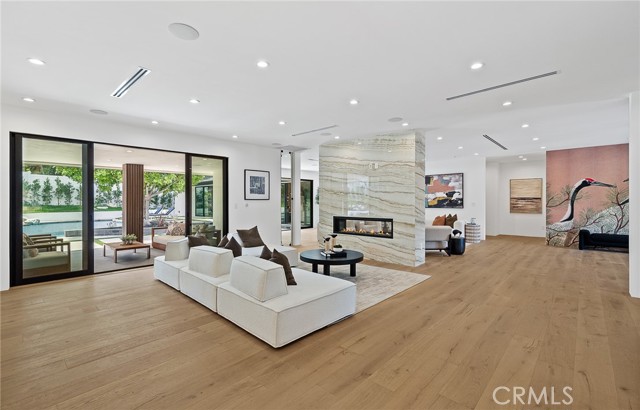 19750 Wells Drive, Woodland Hills CA: https://media.crmls.org/medias/c7f72b10-578f-4c1d-ad83-c29633f84f6c.jpg