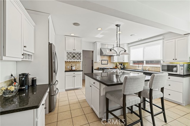 17955 Archwood Street, Reseda CA: https://media.crmls.org/medias/c7f74987-5c79-4cbc-a4da-8630aa6fac91.jpg