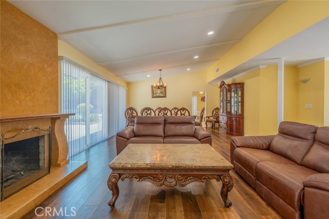 19941 Hiawatha Street, Chatsworth CA: https://media.crmls.org/medias/c7f76c94-f79f-4566-a46c-5de026207e07.jpg